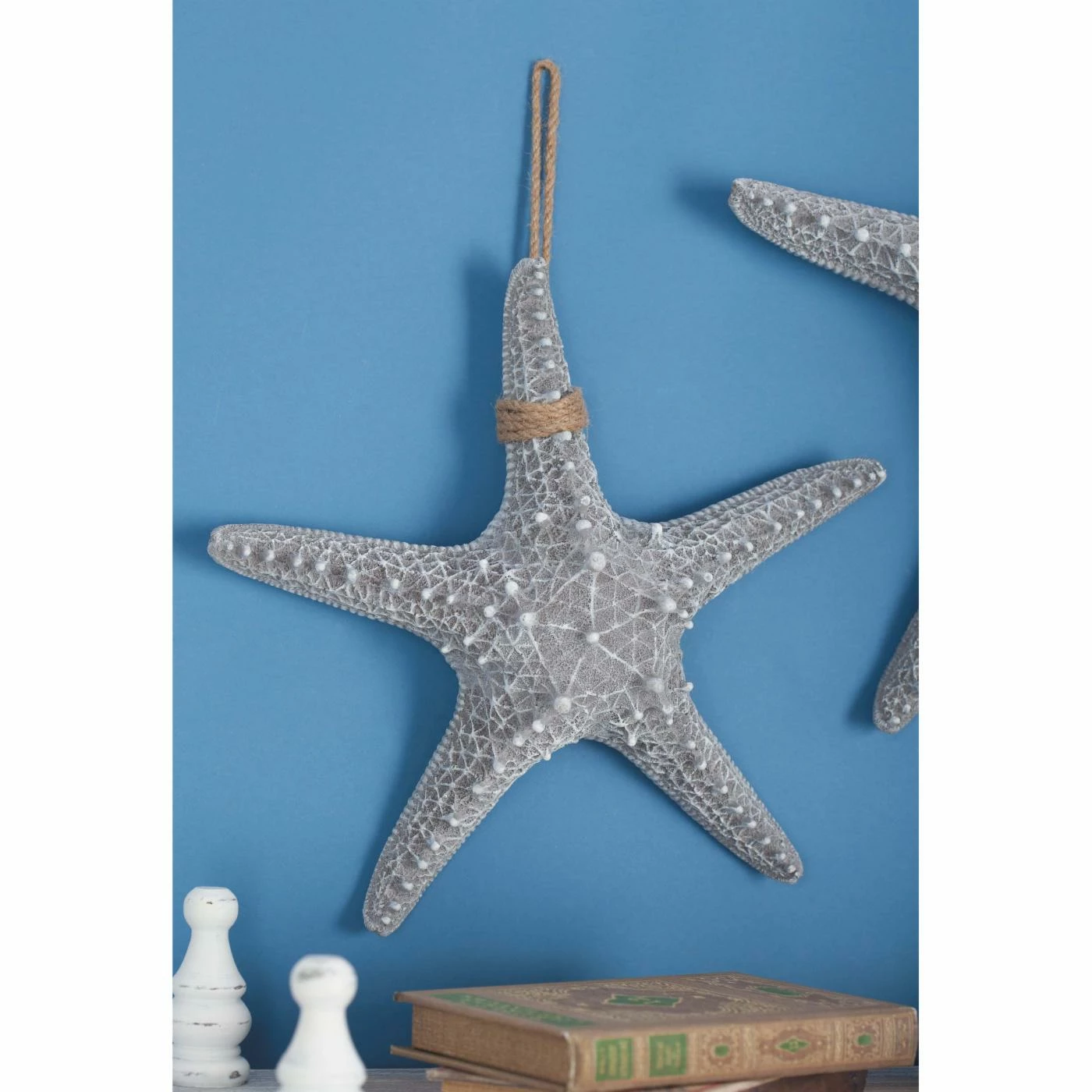 Brand new 🧨 Resin DecMode Coastal Gray Polystone Starfish Sculpture With Rope Hanger 🧨 - Image 4
