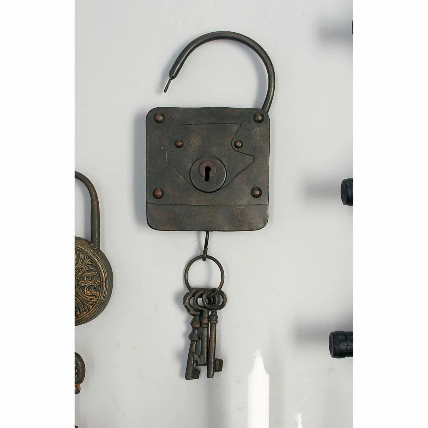 Deals ๐ DecMode Rustic Black Decorative Metal Padlocks And Keysets Wall Decor - Set Of 3 โค๏ธ - Image 2